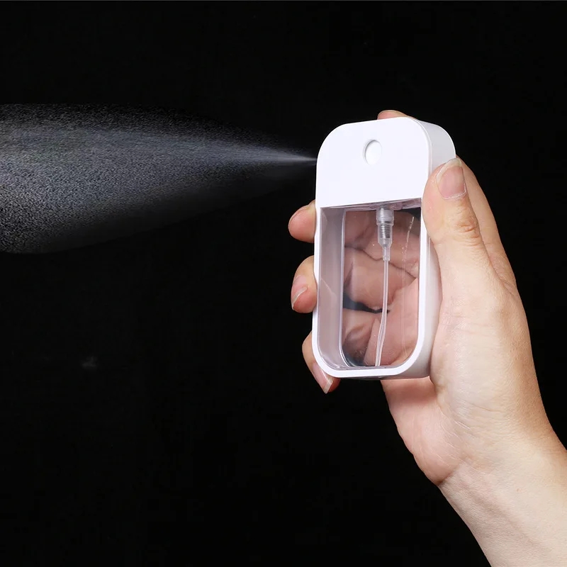 Plastikowa karta butelka perfu – Rose Water Spray recenzja i cena